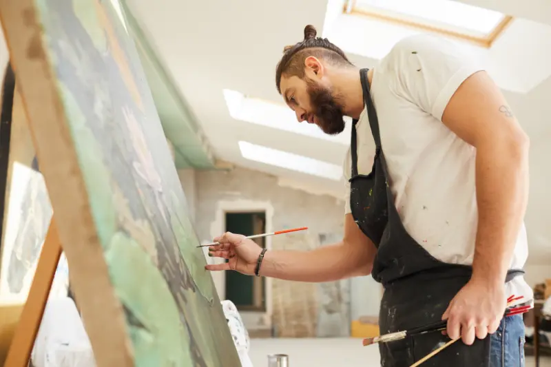 artiste peintre copiste en action